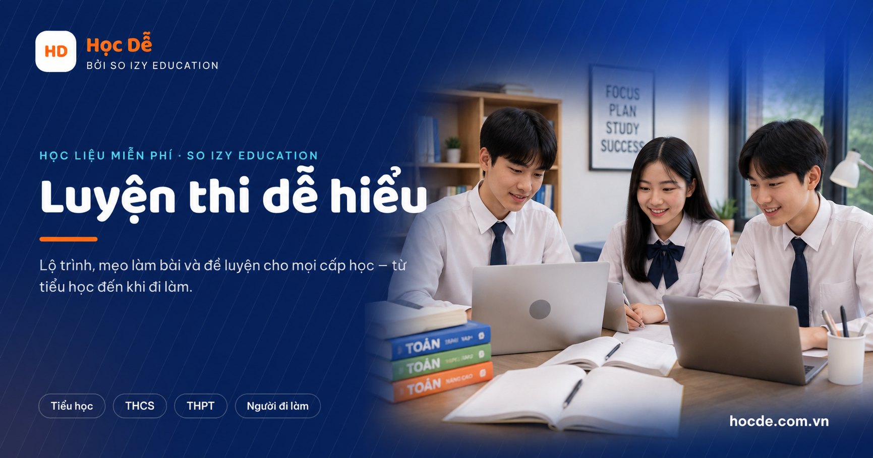 Ba học sinh trung học cùng học trên máy tính — Học Dễ, luyện thi dễ hiểu cho mọi cấp học